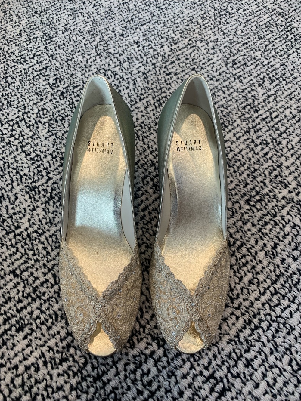 Stuart Weitzman Gold Metallic Lace Peep-Toe Heels never worn!! Size 71/2